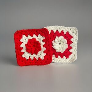 Vintage ✨Set of 2 Hand Crochet Christmas Red/White  FLOWERS Potholders
